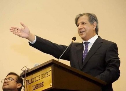 حکومت کا عمران خان کے علاج سے متعلق سپریم کورٹ کے فیصلے پر اپیل دائر کرنے کا اعلان