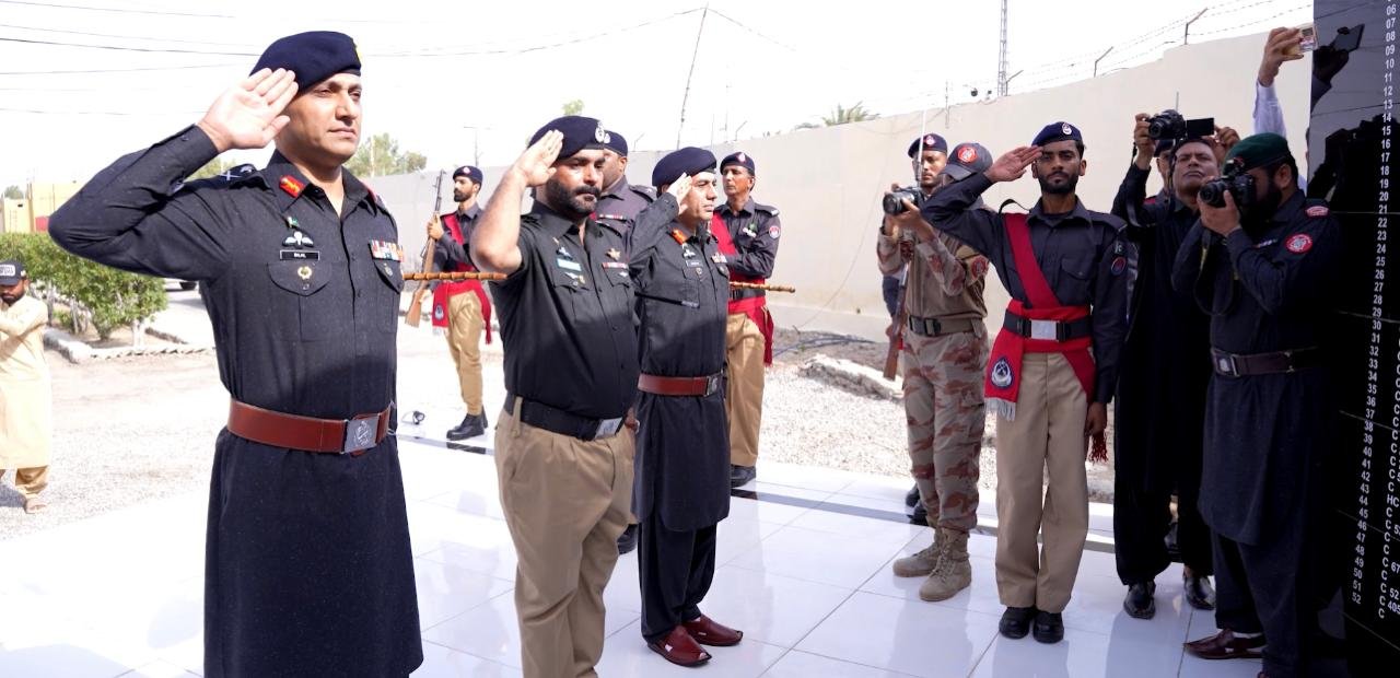 یوم شہدائے پولیس کے موقع پر آئی جی ایف سی بلوچستان (ساؤتھ) کا پولیس لائن تربت کا دورہ، شہداء کو شاندار خراج عقیدت