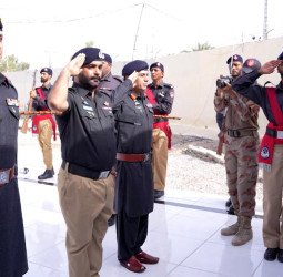 یوم شہدائے پولیس کے موقع پر آئی جی ایف سی بلوچستان (ساؤتھ) کا پولیس لائن تربت کا دورہ، شہداء کو شاندار خراج عقیدت