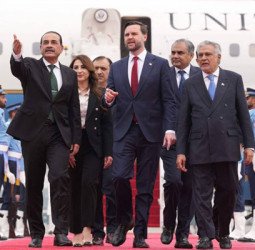 پاکستان نے امریکا، ایران کو مذاکرات کی میز پر لا کر وہ سفارتی کردار اداکیا جو چین اور برطانیہ جیسی بڑی طاقتیں ادا نہ کرسکیں: تجزیہ ساؤتھ ایشین وائسز