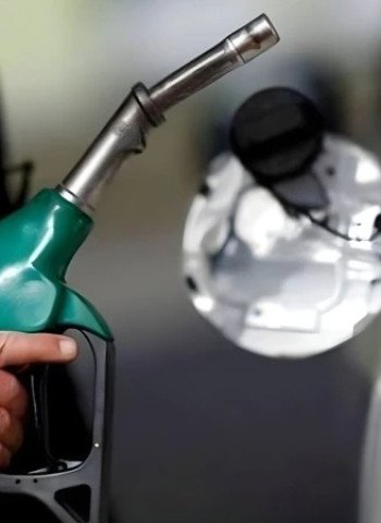 امریکا میں پیٹرول کی قیمتیں بلند ترین سطح پر پہنچ گئیں