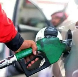 پیٹرول کی قیمت میں 3.19 روپے فی لیٹر کمی، ڈیزل میں 2.25 روپے اضافہ
