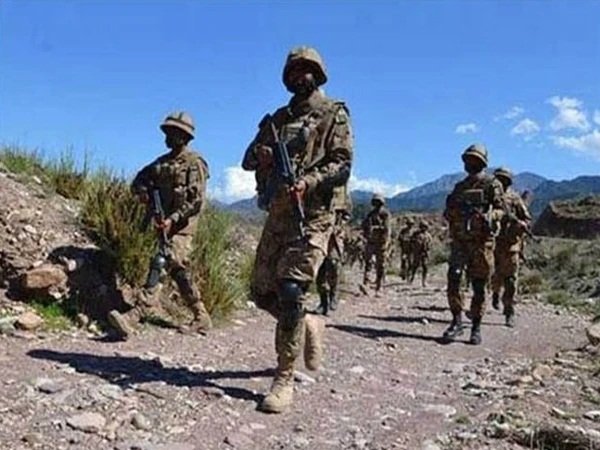 سیکیورٹی فورسز کی بلوچستان میں کارروائیاں، فتنۃ الخوارج کا دہشتگرد کمانڈ رعادل شاہ عرف درویش ہلاک