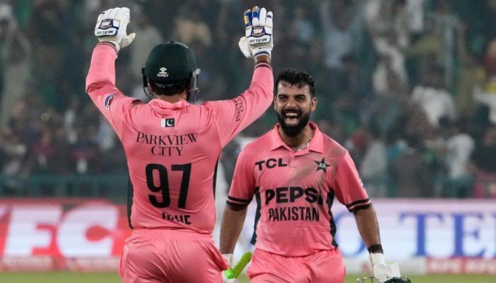 انگلینڈکیخلاف شاندار سنچری، شاداب خان نے ون ڈے کرکٹ میں اہم ریکارڈ اپنے نام کرلیا