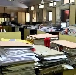 سرکاری ملازمین کا 'ورک فرام ہوم'، ایندھن میں کمی: حکومت کا کفایت شعاری اقدام نافذ